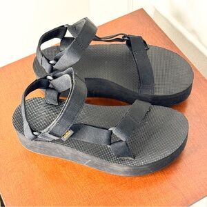 Teva Black Flatform Universal Sandals Size 8